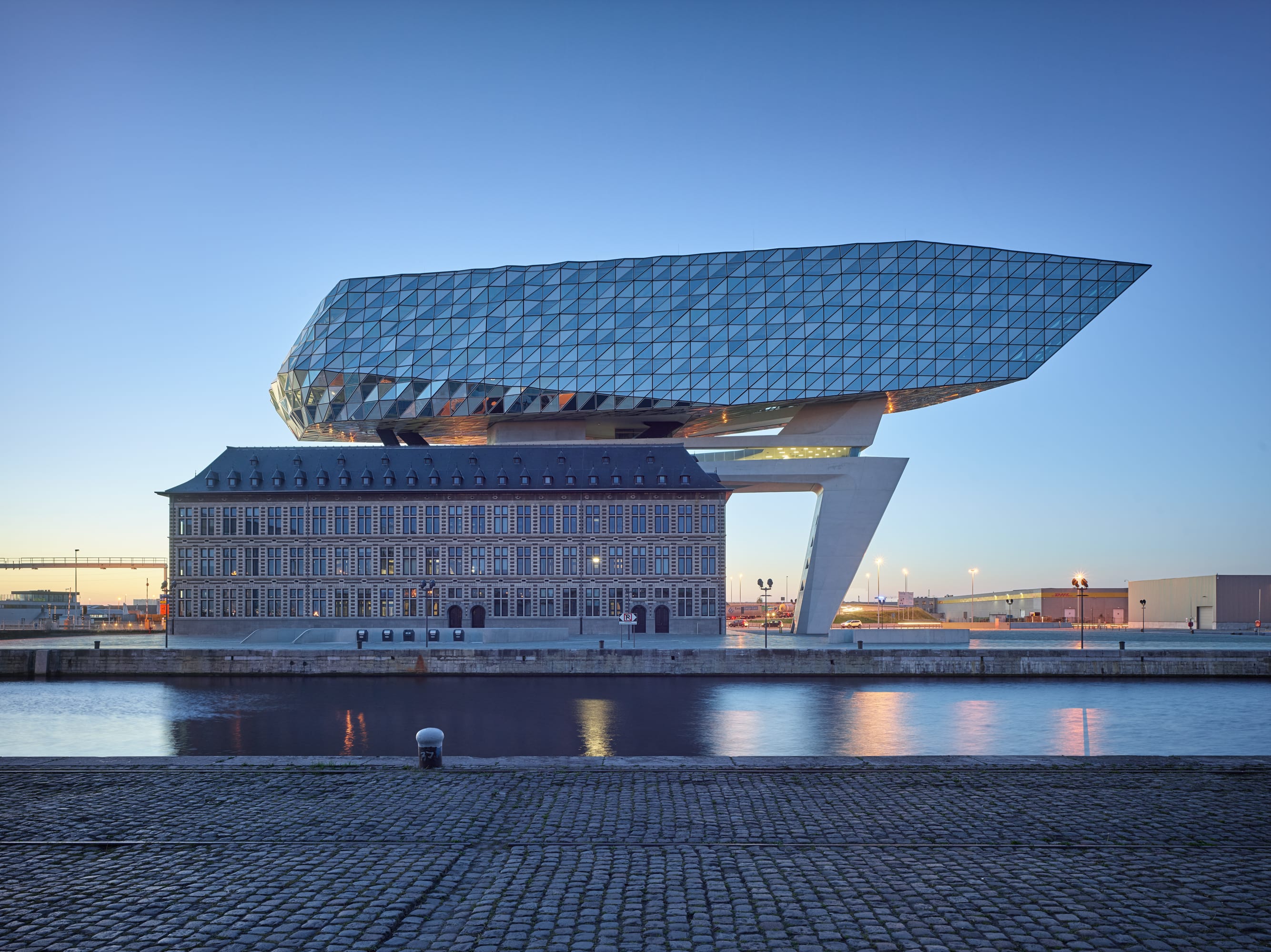 Портовый дом, является правительственным зданием, расположенным в Антверпене